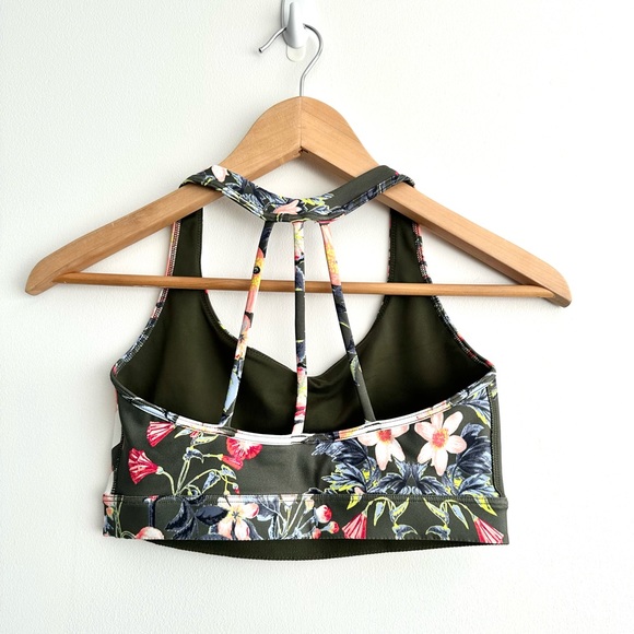 Victoria’s Secret Sport Bra - size small - Picture 2 of 7